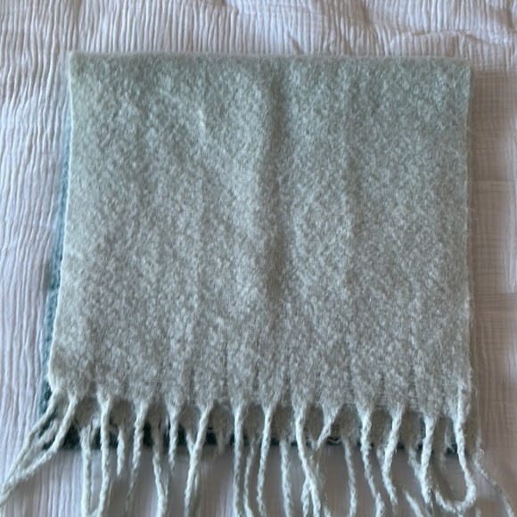 Large Scarf/Wrap - Picture 2 of 4
